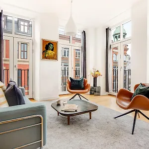 gorgeous-and-bright-centrally-located-four-bedroom-apartment.copenhagenhotelselect.com/